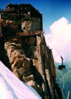 Lanovka Aiguille du Midi z francouzského Chamonix patří k nejkrásnějším na světě.